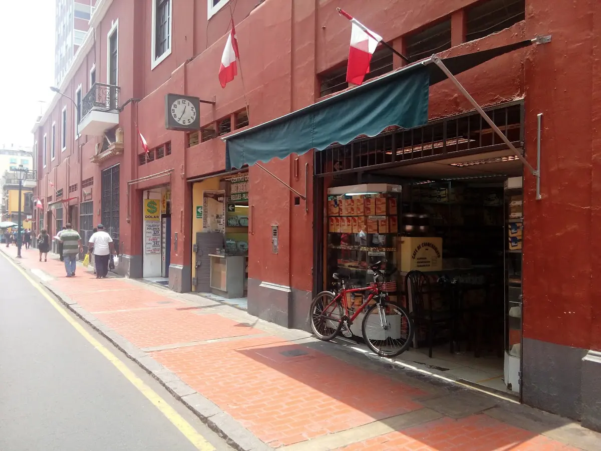 The storefront of Café–Bodega Santa Isabel on Jirón Carabaya, from its public venue profile.