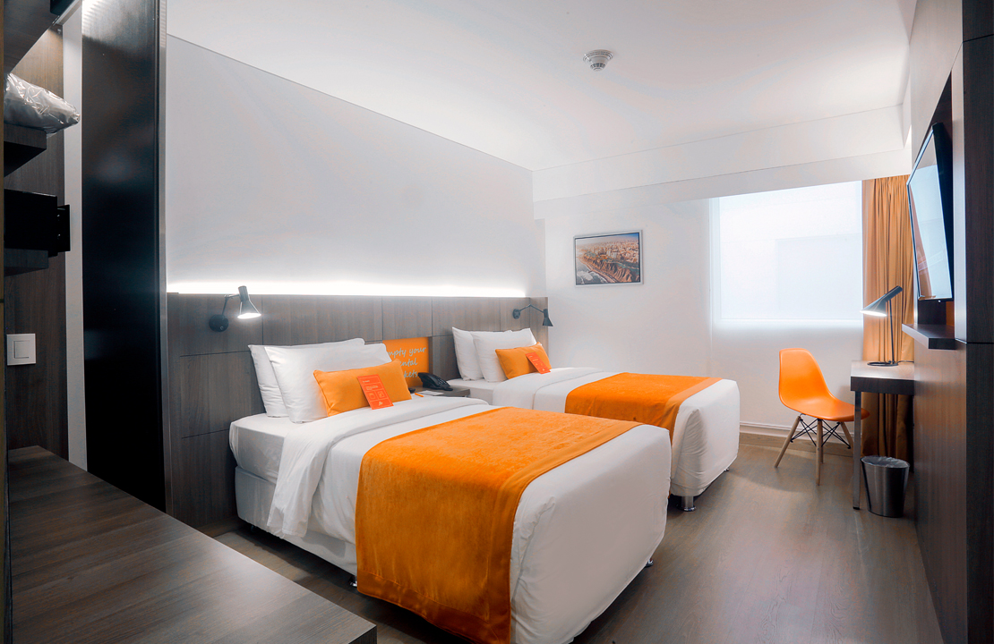 Standard Twin room at Libre Hotel, property photograph